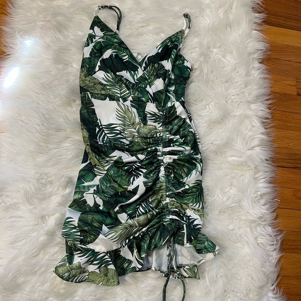 Worn once - fashion nova short ruched tropical green dress